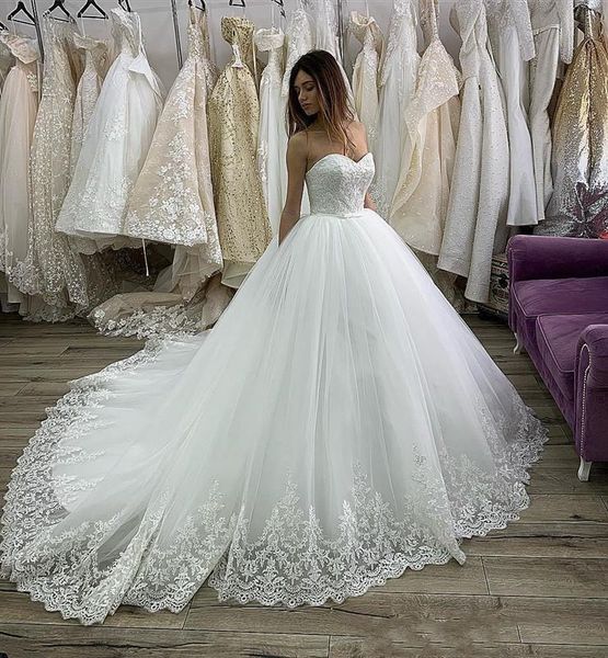 Luxus-Spitze-Ballkleid-Hochzeitskleider, Prinzessin, herzförmig, lange Kapellen-Brautkleider mit Zügen, Applikationen hinten, Schnürung, Übergröße, weiß, elfenbeinfarben, ärmellos, Vestido 2024