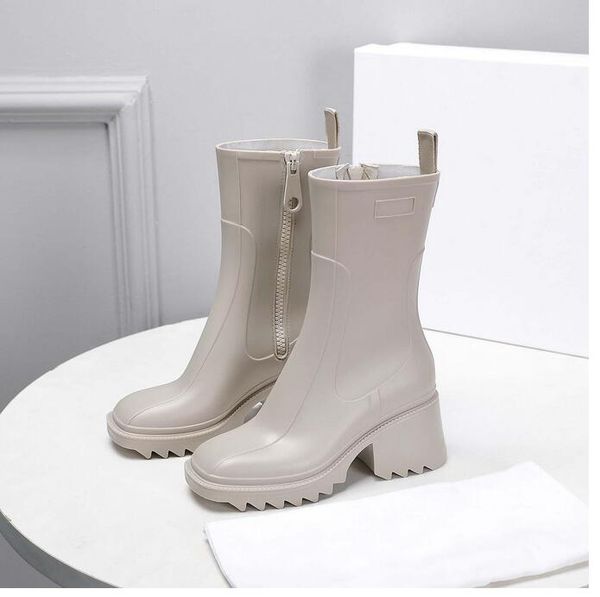 

2021 women betty rain boot in pvc ankle boot rainboots pvc beeled boots zipper vintage square head shoes fashion knee-high boot martin boots, Black