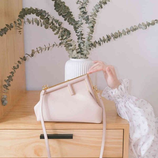 

designer bag fend handbags women's family first metal lock single shoulder messenger autumn and winter fashion versatile staff bagfdff
