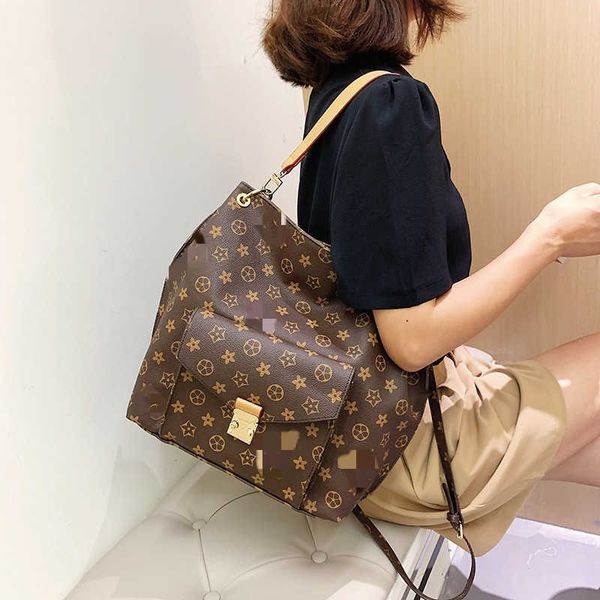 

2021 fashion single shoulder oblique span buckle bag female donkey family old flower large capacity shopping briefcase