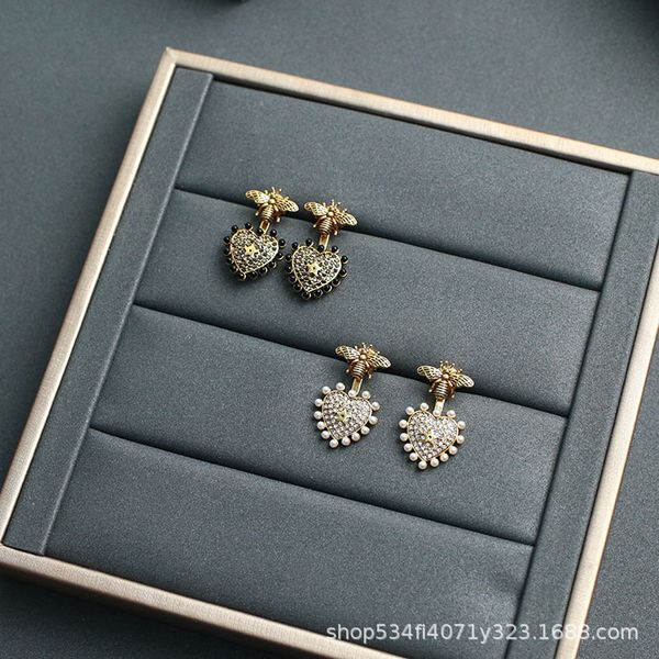 

2021 luxury designer jewelry new style heart-shaped pearl inlaid bee earrings for women, Golden;silver