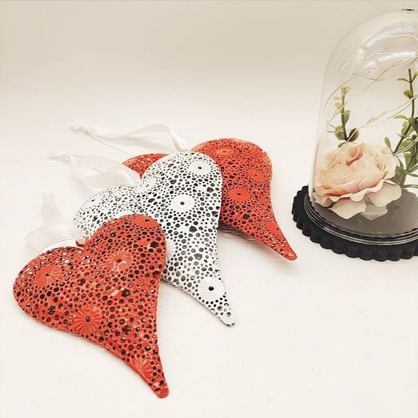 

decorative objects & figurines metal hollow pattern love heart wall hanging crafts wedding props valentine's day party decoration home