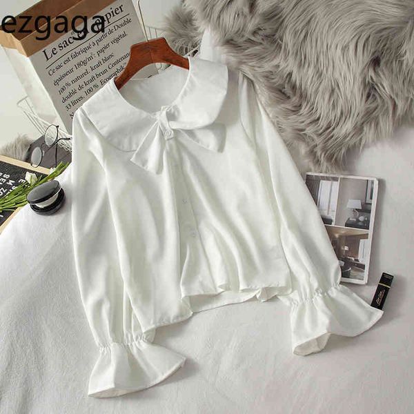 Ezgaga Frauen Shirts Mode Peter Pan Kragen Flare Hülse Knopf Lose Weiße Tops Koreanische All-Match Weiße Damen Bluse Casual 210430