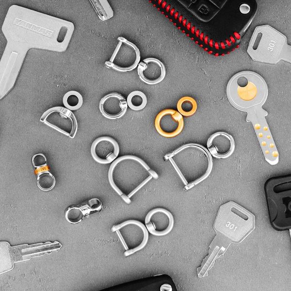 

keychains titanium stainless steel spin 360 degree rotation key ring luxury car keychain horseshoe buckle chain creativity gift wholesale, Silver