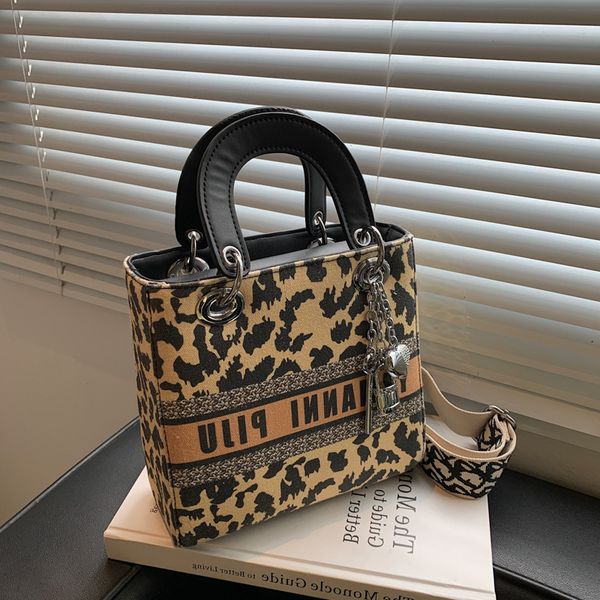 

autumn and winter fashion leopard print small bag 2021 new women's versatile ins messenger foreign style portable diana