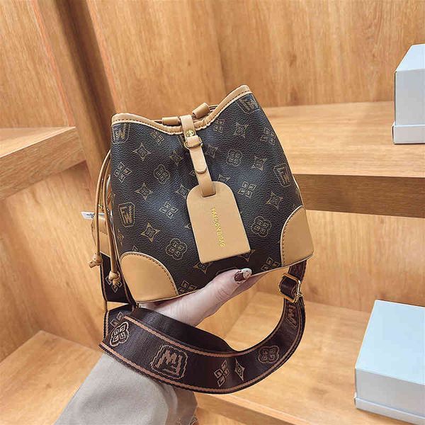 

2022 factory wholesale women's printing simple small bucket bag fashion drawstring hand single shoulder diagonal bag