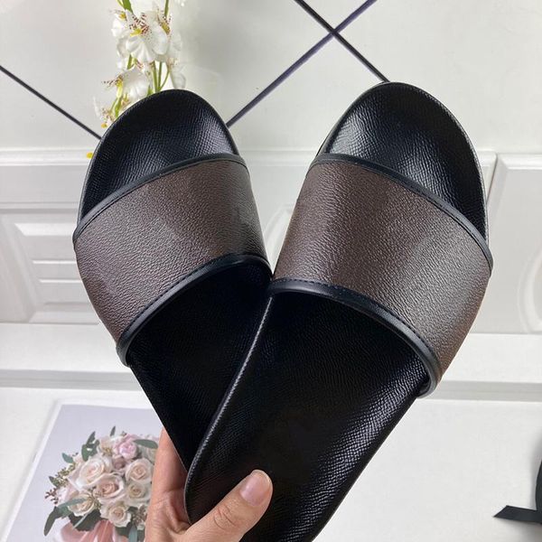 2021 Bayan Tasarımcılar Sandalet Terlik Çok Gingham Unisex Köpük Koşucu Yenilik Ayakkabı Kabartmalı Deri Adam Kadın Terlik Düz Slaytlar Sandal Ayakkabı