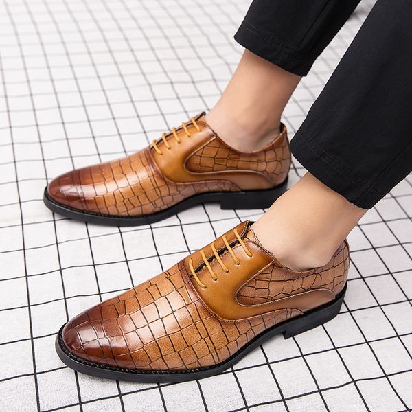 Neue Italienische Männer Kleid Schuhe Mode Formale Leder Schuhe Loafers Business Oxfords Arbeit Hochzeit Plus Größe Männer Brogue Schuhe
