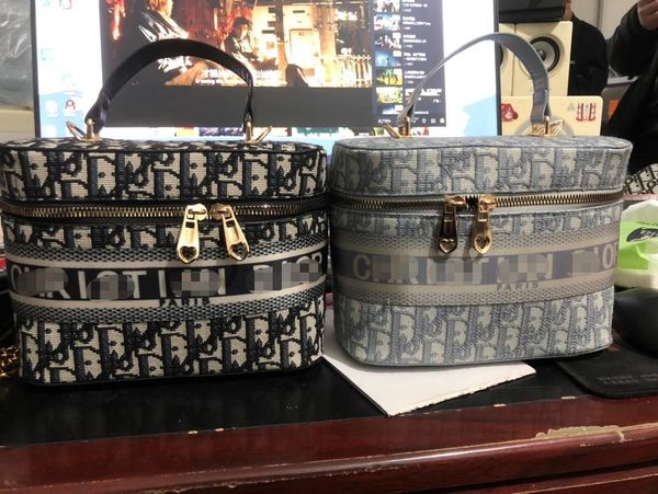 

luxury design handbag 2021 new large capacity cosmetic case embroidered canvas letter portable one shoulder messenger bag cosmetic bag stora