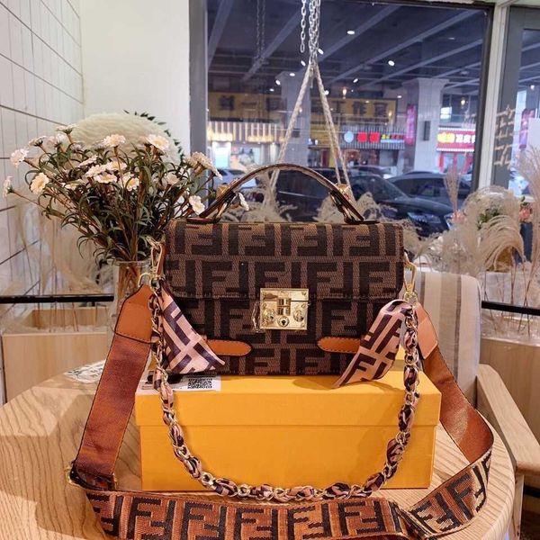 

2021 new spring and autumn bag women's embroidery net red zly