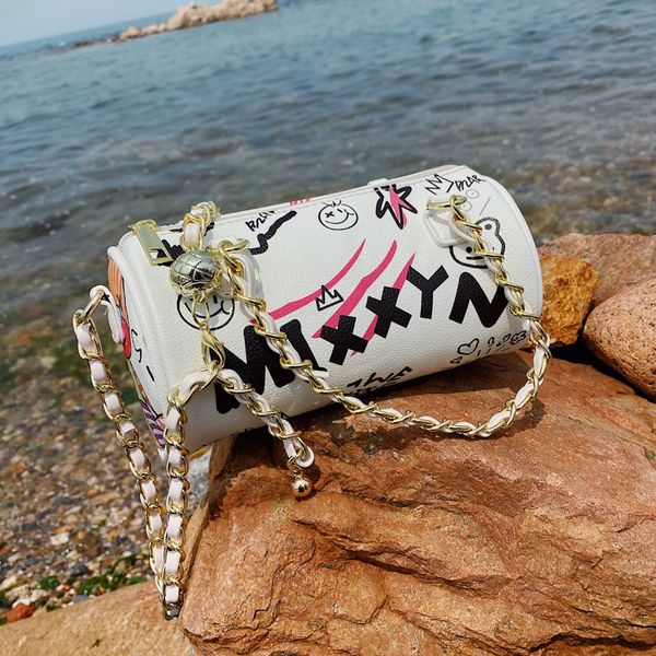 

2021 luxury handbag designer fashion retro shoulder bag women's messenger portable cylindrical clutch mobile wallet291a, Black