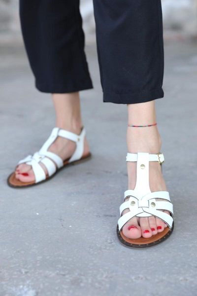 

sandals women's white front ring, Black
