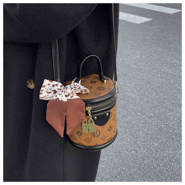 

2022 factory wholesale silk old flower autumn and winter style texture niche bucket popular silk scarf fashion messenger women's bag