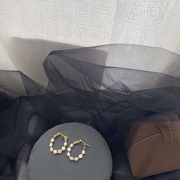 

pearl earrings: new fashion in 2021, Black