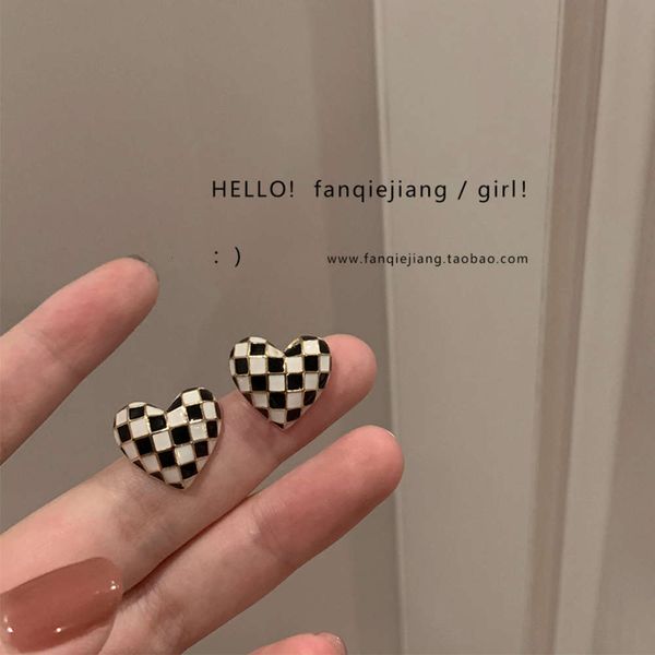 

sense love lattice earrings temperament simple black contrast earrings