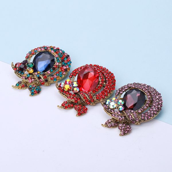 

factory new brooch simple trend full diamond crystal glass lovers with pin accessories christmas