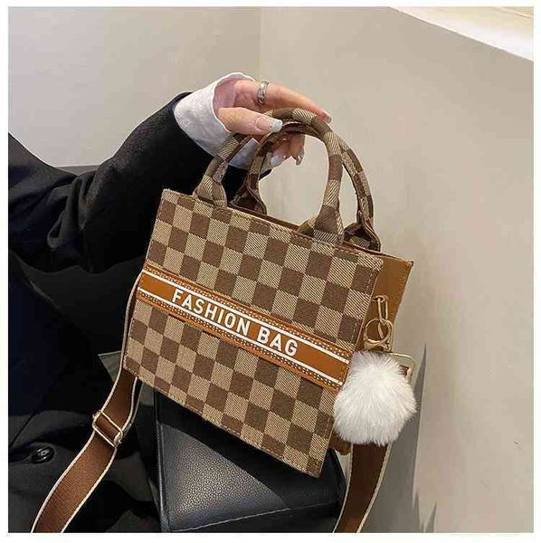 

female winter chaohan net red female fashion hairball single shoulder diagonal cross women's