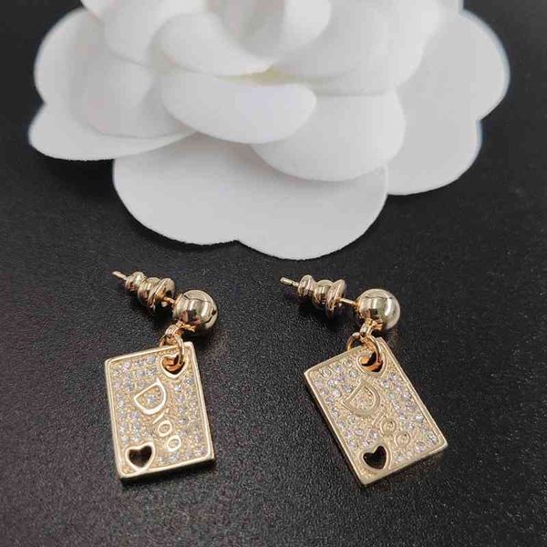 

2021 new designer personalized design letter earrings tag inlaid with diamond love pendant silver pin, Golden
