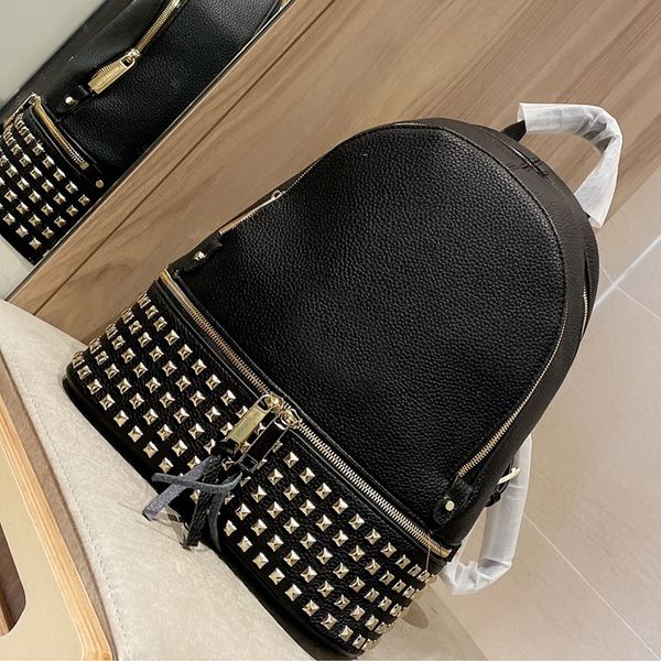 

luxurys designers bags woman day packs travel mountaineering rivet bag fashion lady stuff sacks shoulder quality capacity casual storage spo