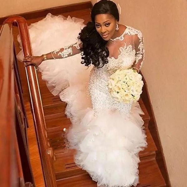 Abiti da sposa a sirena con strascico lungo di lusso Perle con perline in pizzo Appliques Abiti da sposa da sposa a maniche lunghe con collo gioiello Gonna a strati Splendido abito da sposa nero africano