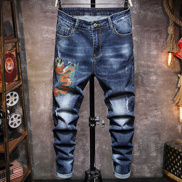 Na moda marca moda homens bordados slim jeans estiramento coreano casual calças de perna masculina empresários homens pouco calças 210531