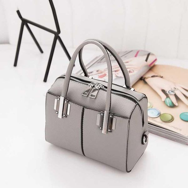

2019 new small women's pillow hand shoulder mother's bag