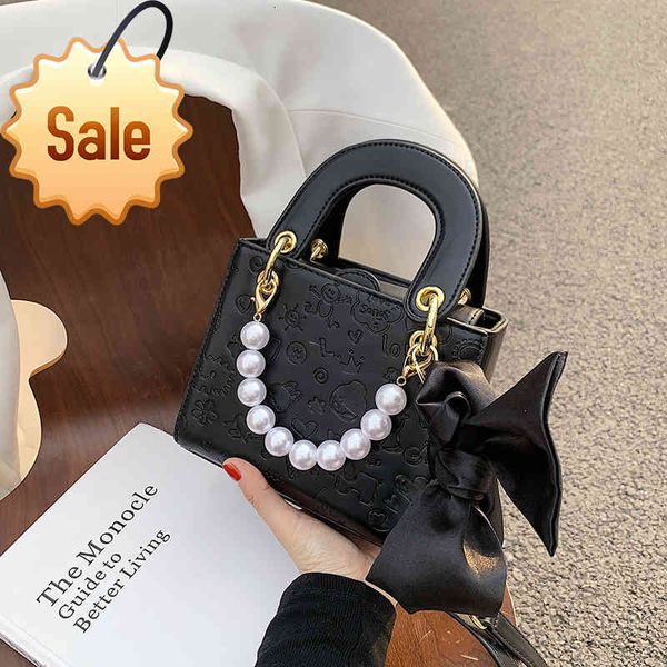

2021 new xiaoxiangfeng animation women's bag embossing graffiti diana bag bags messenger bag pearl handbag