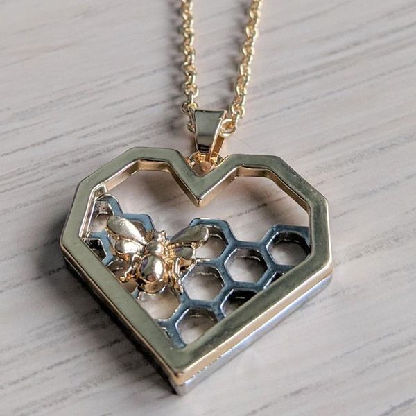 

pendant necklaces fashion creativity personality honeycomb shape heart-shaped necklace travel preferred, Silver