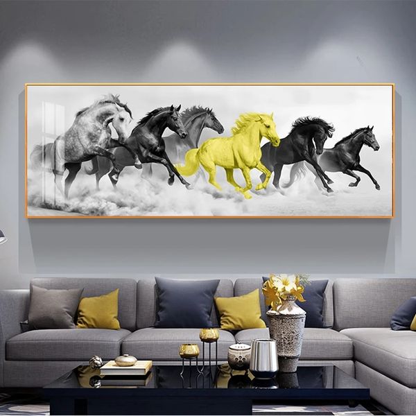 Cartazes e estampas douradas correndo cavalos de tela preta e branca Pintura de arte de parede de arte para sala de estar Cuadros Home Decor