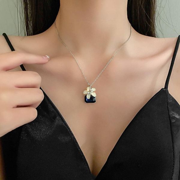 

pendant necklaces qwc luxury blue crystal flower necklace elegant girl women gifts vintage party engagement anniversary fashion jewelry, Silver