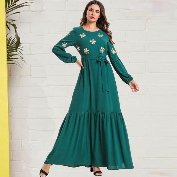 

ethnic clothing 2021 muslim women's dress large size fashion long sleeve embroidered skirt with lace wrinkle robe, Red