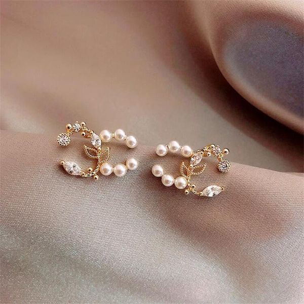 

stud otoky 2021 classic pearl flower earrings women unique c-shaped alloy jewelry ladies girls elegant party accessories, Golden;silver