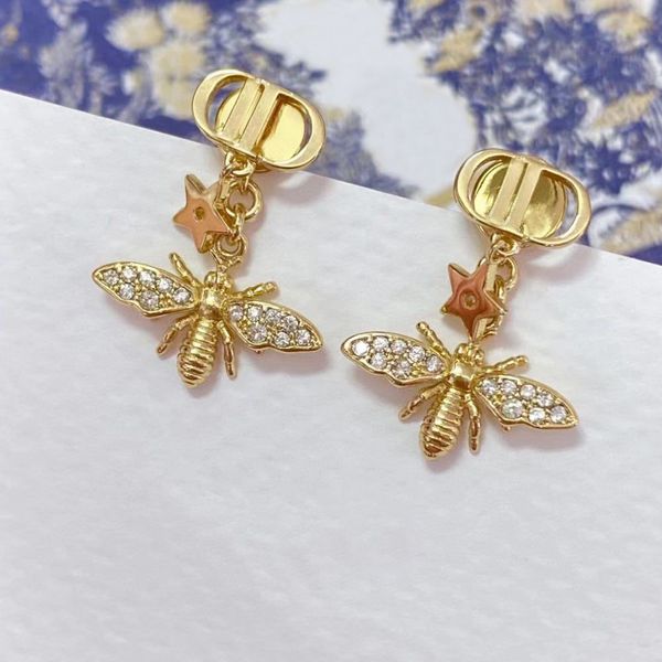 

2021 new designer family's golden letter bee earrings