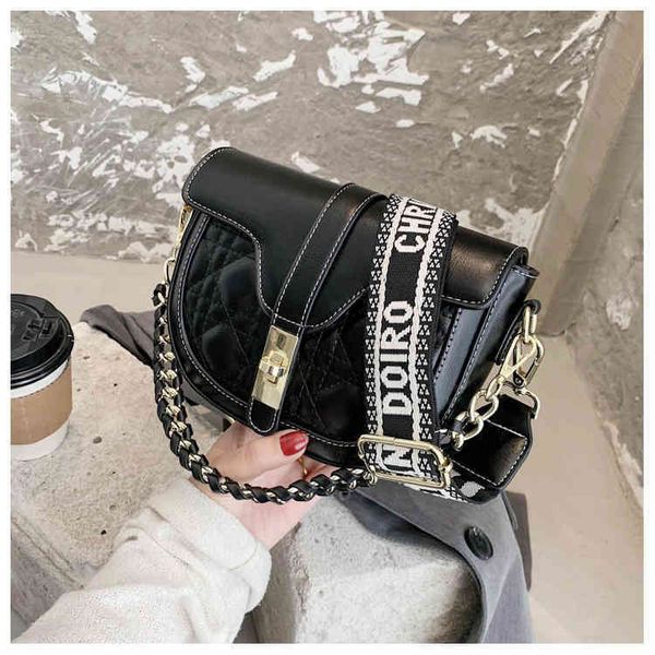 

2022 latest luggage factory wholesale female temperament atmosphere korean texture messenger trend saddle bags