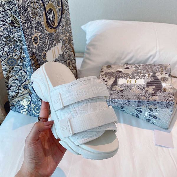 

2021 new d family dad sandals for women's summer wear thick soled elevated leisure sports shoes zlh, Black