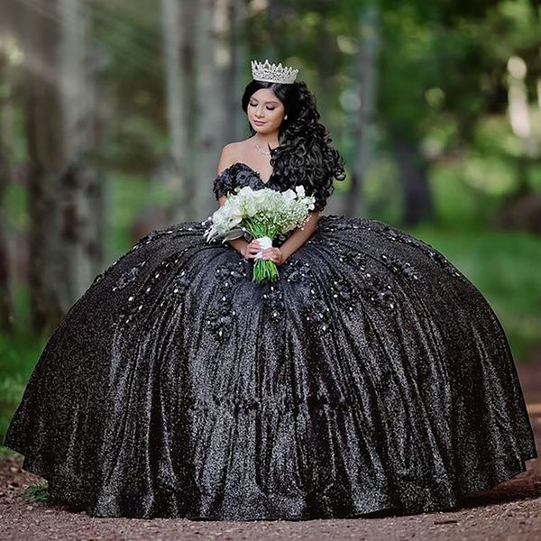 2022 Glitter Black Tulle Ball Gown Quinceanera Prom Dresses Fiori fatti a mano Perle Perline Off spalla Sweet 16 Dress Abiti da festa messicana formale