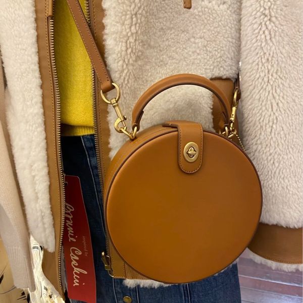 

2021 c round cake bag layer cow leather hand-held women's crossbody bag guangzhou luxuryss designerss yw