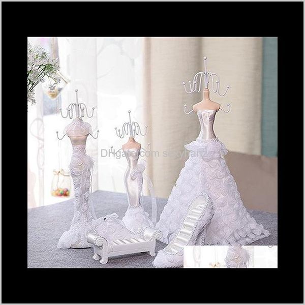 Packaging Drop Delivery 2021 Wedding Fantasy Mannequin Stand per gioielli Divano Porta anelli Tacchi alti Bianco Rose Window Display Mini Doll Yrksf