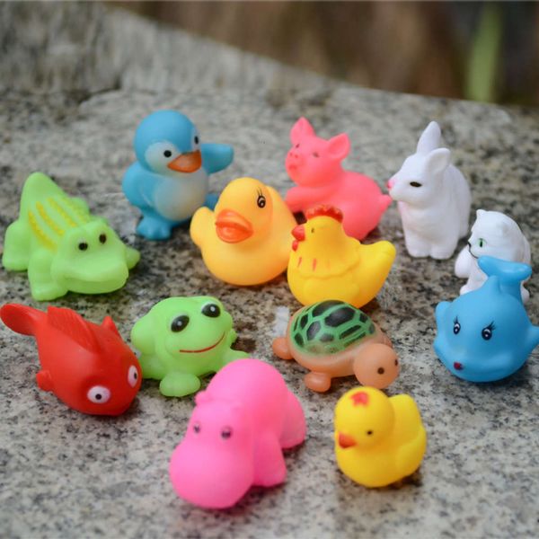 

13 a bag of bathing toys, animals kneading and crying summer baby toys