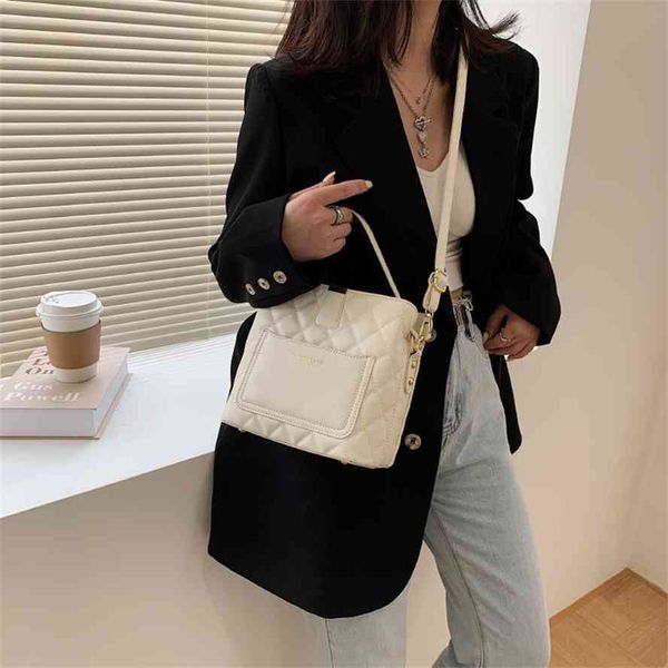 

2021 new fashion korean women's foreign style large capacity lingge bucket fashionable one shoulder messenger bag