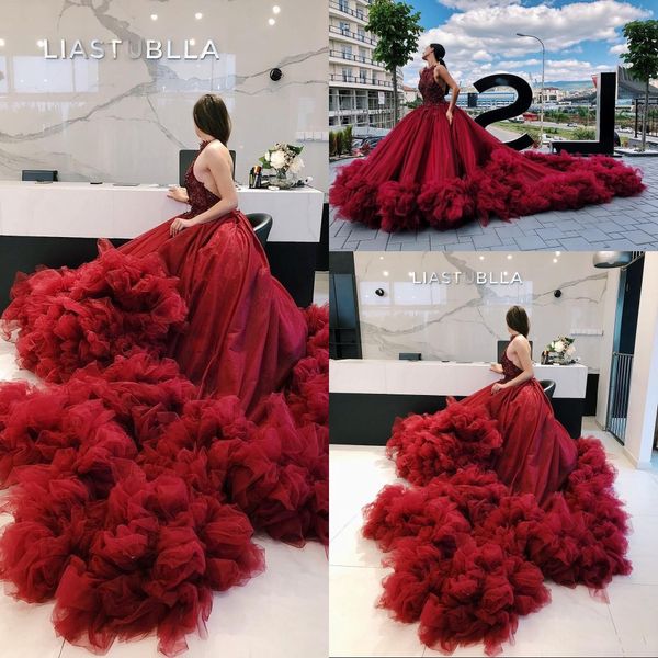 2021 Luxo Red Dark Borgonha Quinceanera Vestido de Bola Vestidos Halter Lace Cristal Frisado Tule Tiered Ruffles Backless Doce 16 Formal Party Dress Prom Noite Vestidos