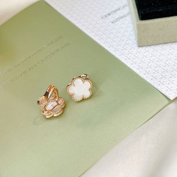 

2021 fashion high-end jewelry flower earrings for women luxurys designers jewelry ear studs versatile temperament earrings, Golden;silver