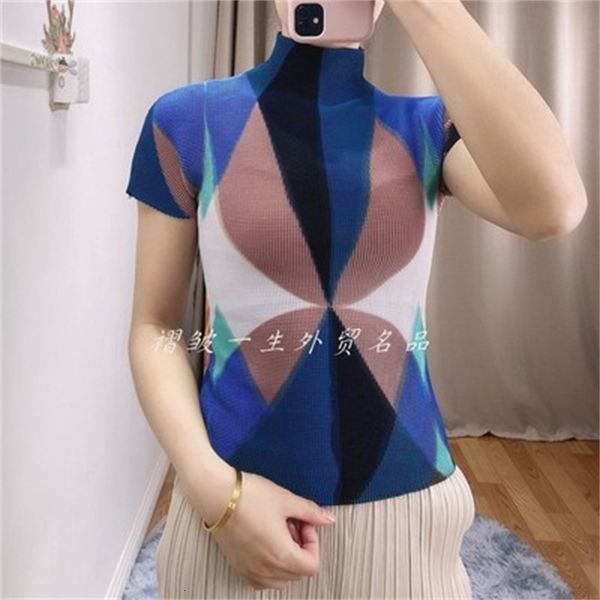 

knits miyake fashion short sleeve printing fold turtleneck thin tofu pleat t-shirt, White