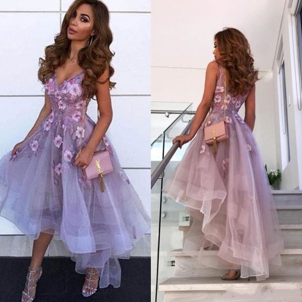 Nova Chegada Curto Lavender Vestidos De Aves V Pescoço Lace 3D Appliques Sem Mangas Alta Low Comprimento Personalizado Vestidos de Noite Cocktail Vestido