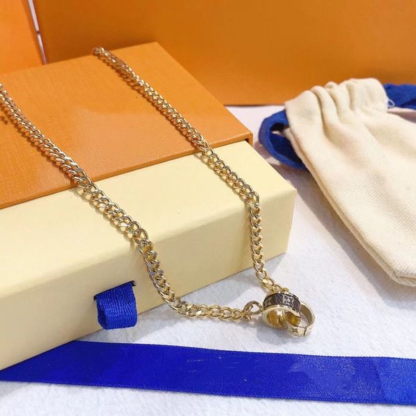 

2021 women luxurys designers jewelry fashion diamond pearl necklace ladies love bracelet womens gold stud earrings wedding ornaments persona, Silver