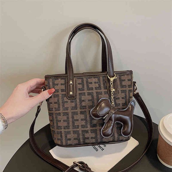 

2022 factory outlet women's fashion printed hand leisure one shoulder messenger large capacity bucket bag r72l