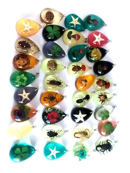 

40 pcs real scorpion spider sun flower starfish four leaf clover bee mixed colorful keychain, Slivery;golden