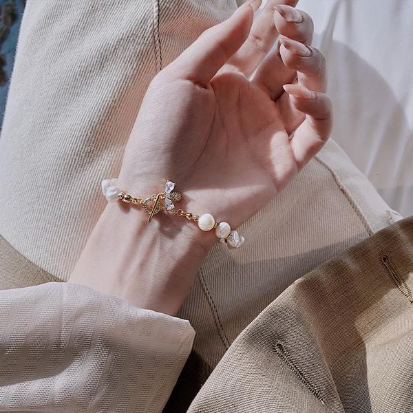 Elegante barocke natürliche Perlenschnur Armband für Frau Luxus Zirkon Biene Anhänger Mode Mädchen Süße Schmucksachen Charme Armbänder