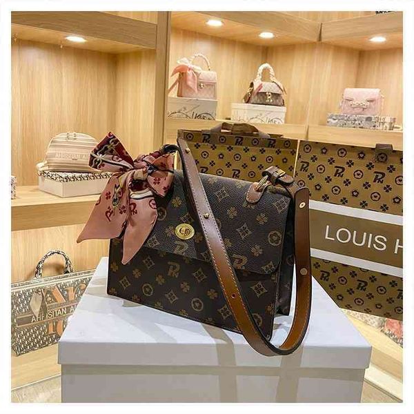 

2022 factory wholesale new model briefcase versatile single shoulder high capacity tote mobile phone bag, Black;red