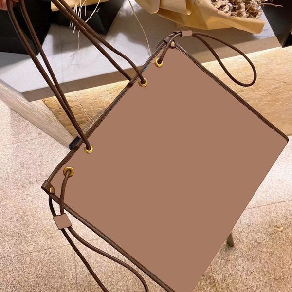 

2021 fashion ladies one-shoulder handbag luxury design tote suitable for many occasions high-quality large-capacity totes cartoon classic pa